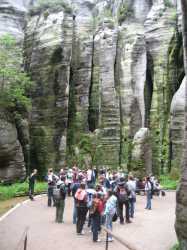 SZKLARSKA POREBA 2026 - Poczuj Ducha Gór i odwiedź z nami Szwejka. Kolonia 7-13 lat, obóz 14-18 lat.